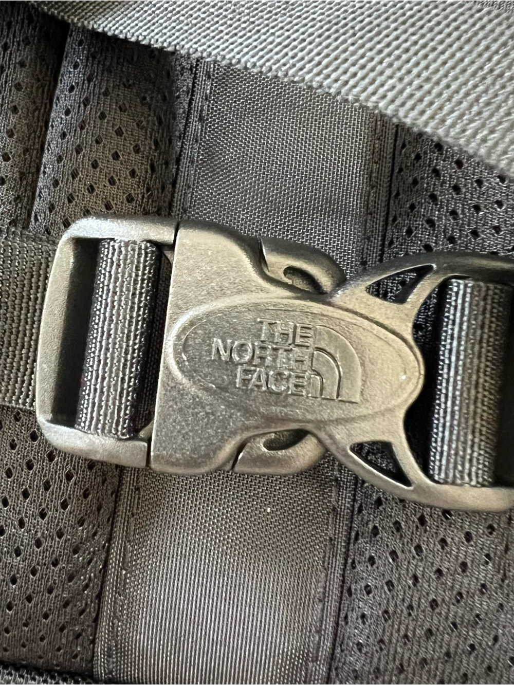 đź–¤NWTđź–¤ THE NORTH FACE Hot Shot Backpack Black Beige - Picture 10 of 11